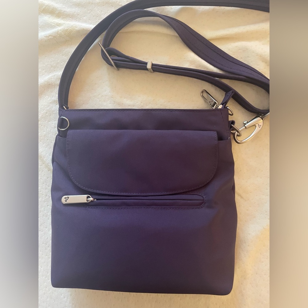 Travelon RFID blocking crossbody purse